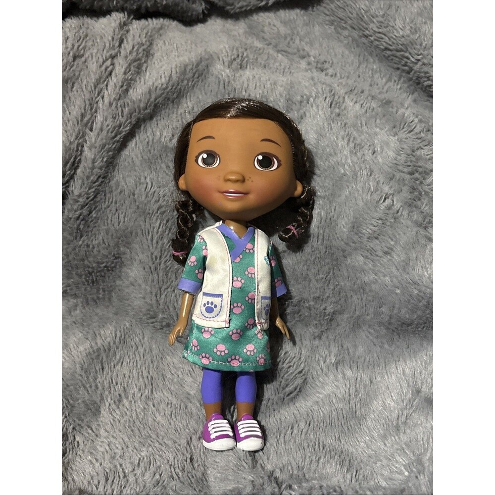 Disney Doc McStuffins Vet 11" Doll NICE DOLL